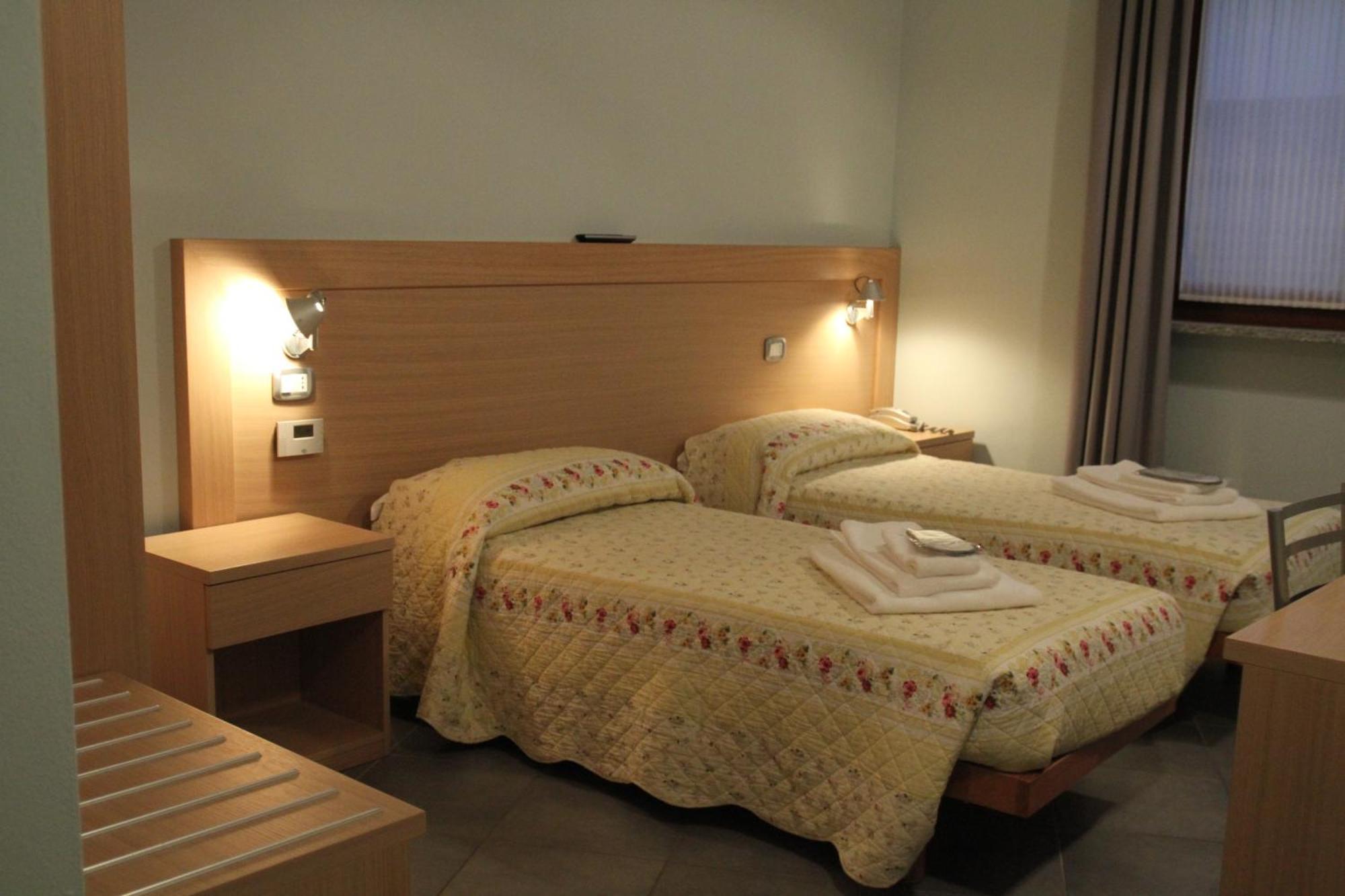 Albergo Verdi Νόβι Λίγκουρε Εξωτερικό φωτογραφία